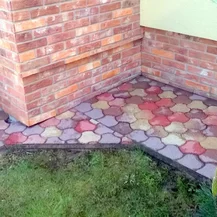 čistenie dlažby od machu