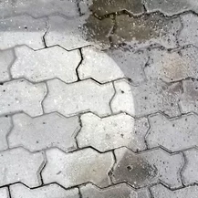 čistenie zámkovej dlažby Banská Bystrica