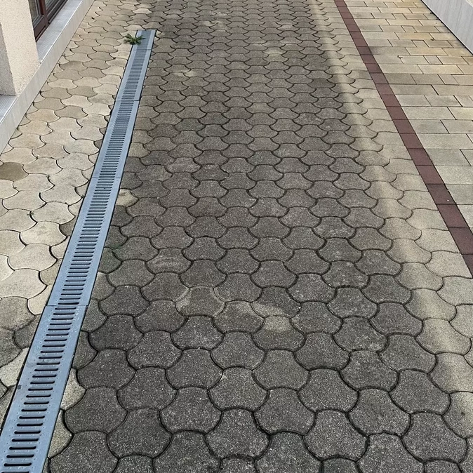 Čistenie zámkovej dlažby PRED
